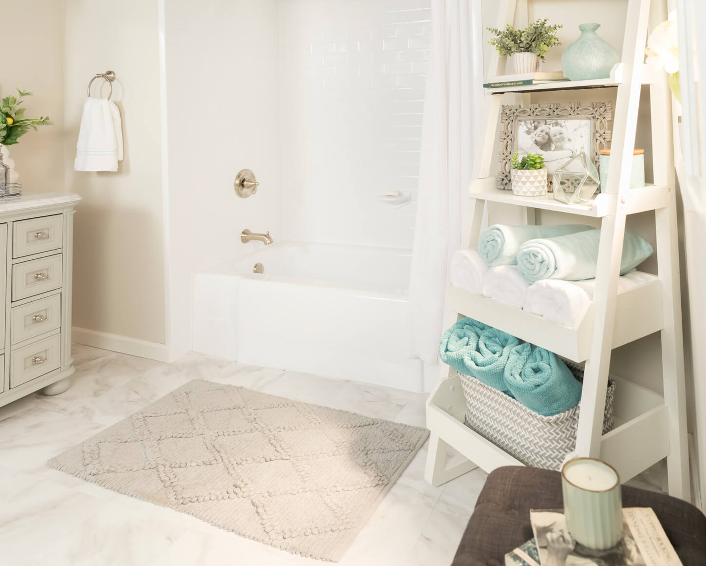 How to declutter and keep your bathroom organized – Bath Fitter