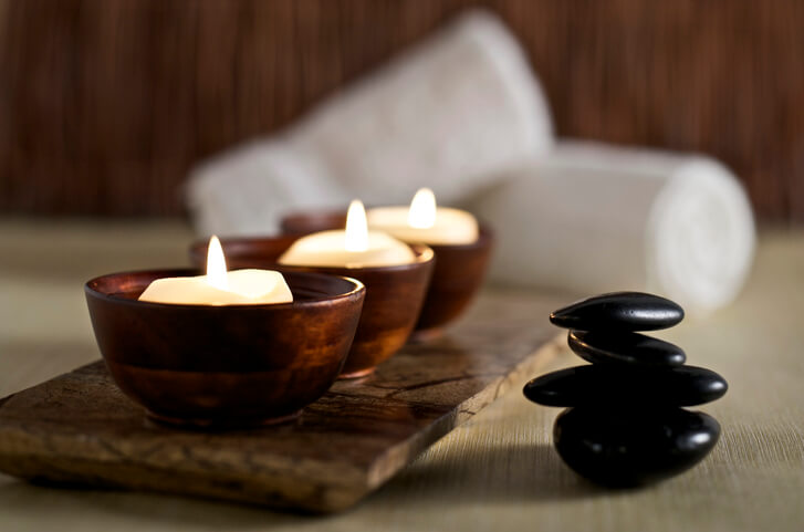 Three lit candles for a perfect bath